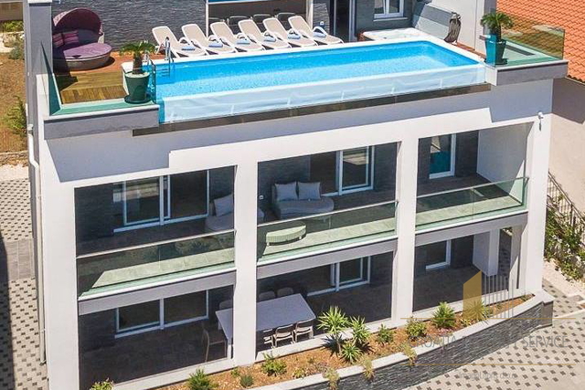 Luksuzna vila s bazenom, jacuzzijem i fantastičnim pogledom na more – Rogozni