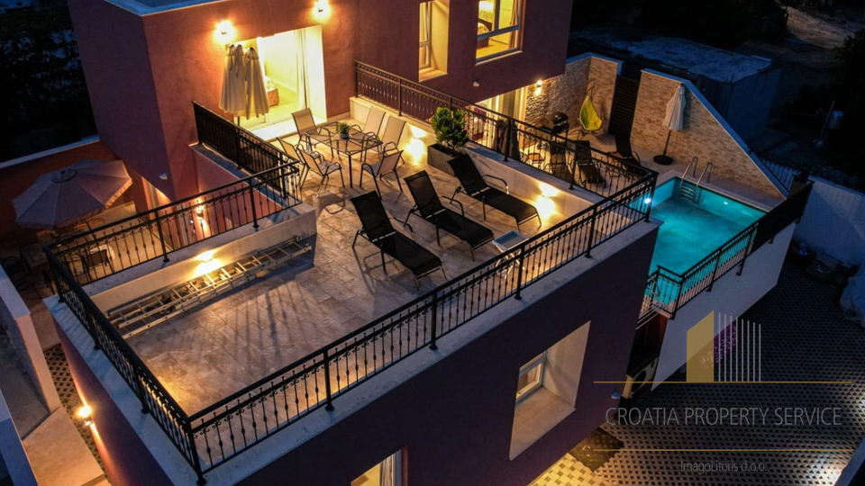Luxury villa with a beautiful sea view in the vicinity of Trogir!