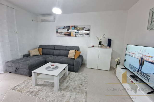 Predivan stan s vrtom 300 m od plaže na otoku Čiovu!