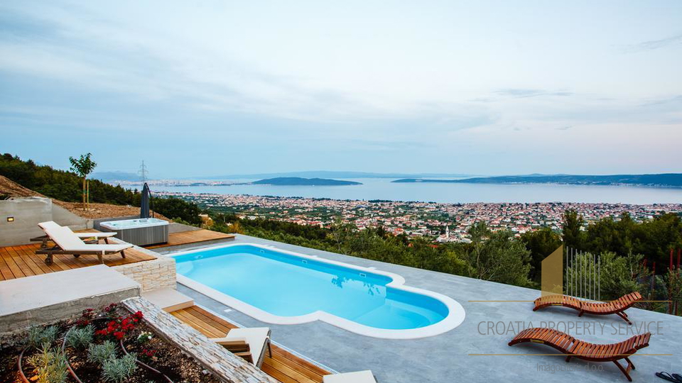 Beautiful luxury villa with panoramic sea and Split view - Kaštel Stari!