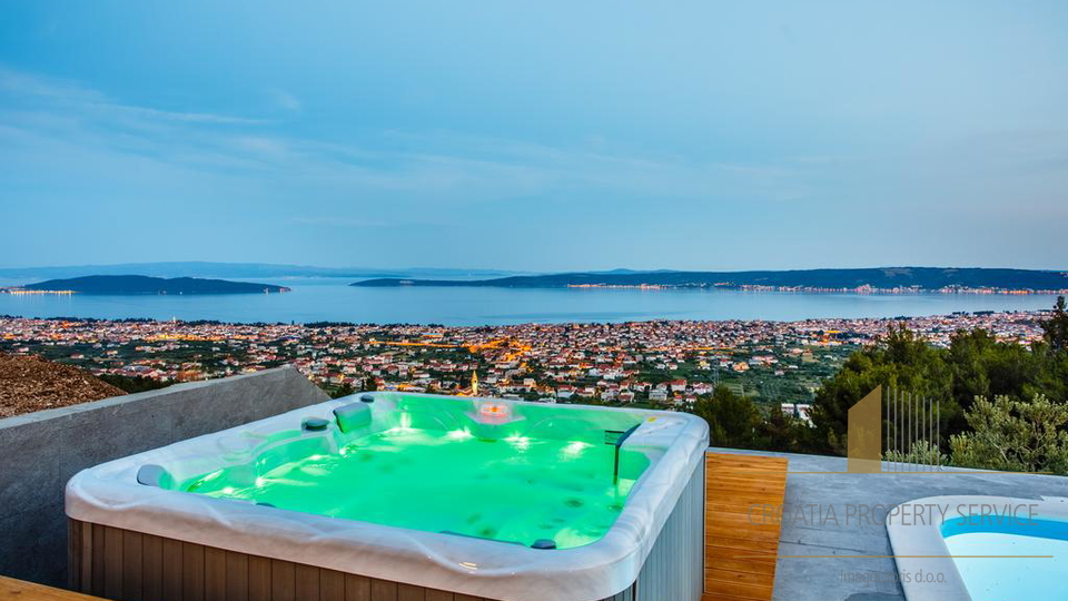 Beautiful luxury villa with panoramic sea and Split view - Kaštel Stari!