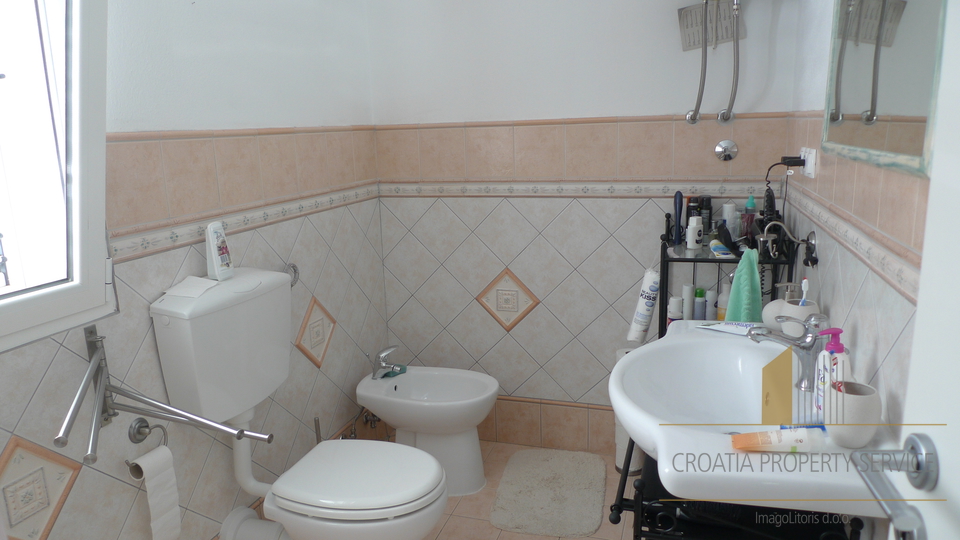 Insel Čiovo – Haus 30 m vom Meer mit Terrasse, Garten und Grill!