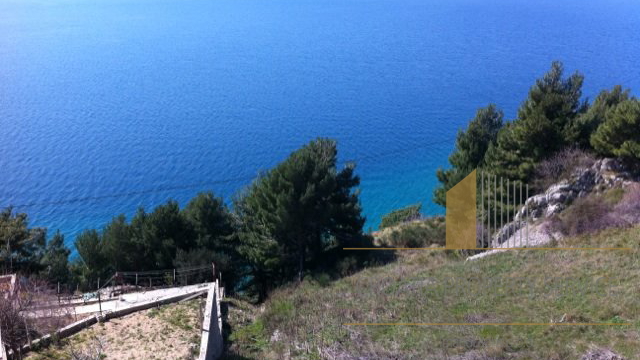 BAUGRUNDSTÜCK 1 563 M2, OMIŠ