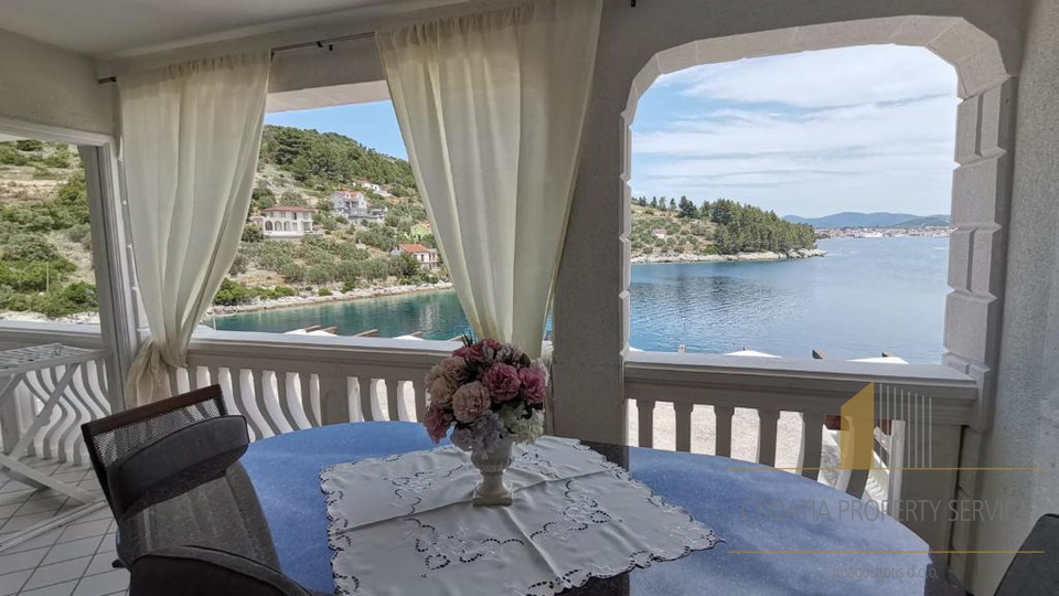 Wunderschöne Apartmentvilla in erster Meereslinie auf der Insel Korčula!