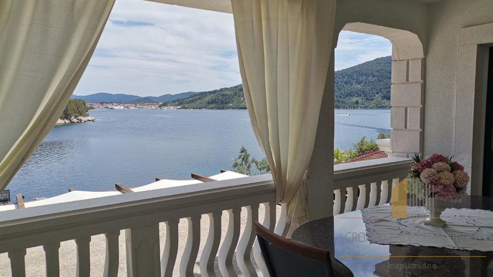Wunderschöne Apartmentvilla in erster Meereslinie auf der Insel Korčula!