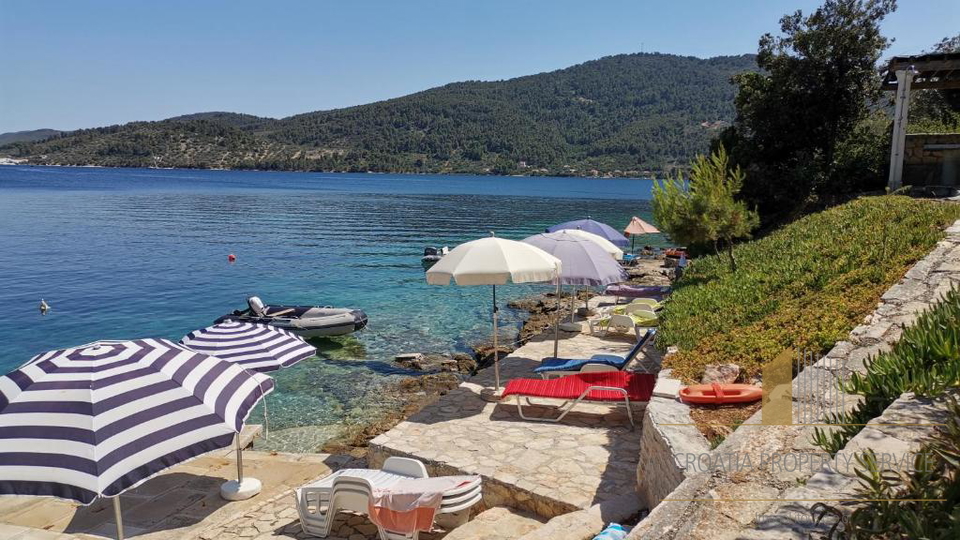 Wunderschöne Apartmentvilla in erster Meereslinie auf der Insel Korčula!