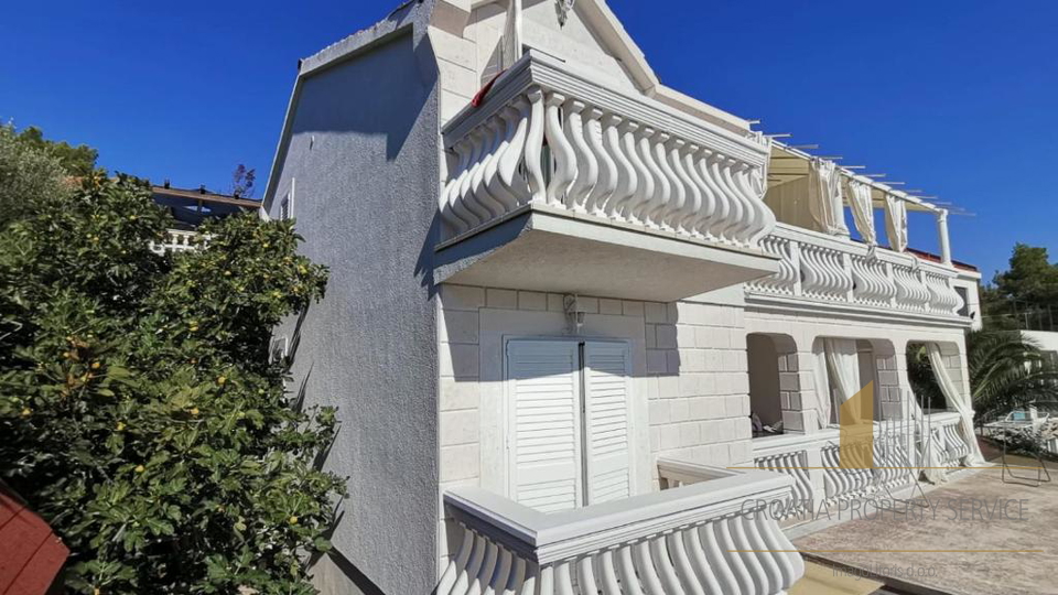 Wunderschöne Apartmentvilla in erster Meereslinie auf der Insel Korčula!