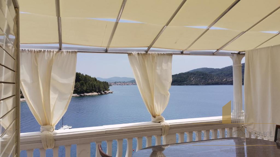 Wunderschöne Apartmentvilla in erster Meereslinie auf der Insel Korčula!