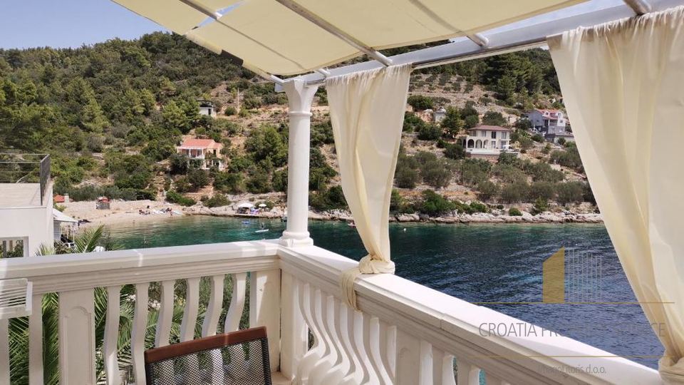 Wunderschöne Apartmentvilla in erster Meereslinie auf der Insel Korčula!
