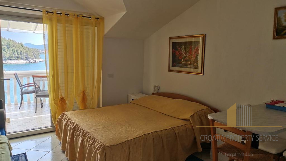 Wunderschöne Apartmentvilla in erster Meereslinie auf der Insel Korčula!