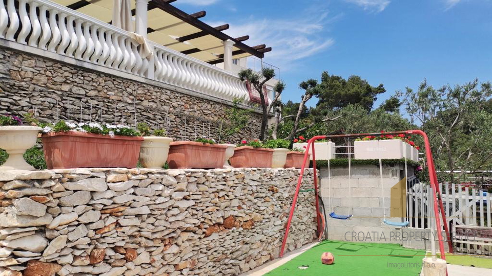 Wunderschöne Apartmentvilla in erster Meereslinie auf der Insel Korčula!