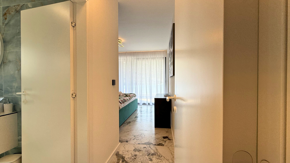 Moderna luksuzna vila v prvem vrsti ob morju &ndash; Rogoznica&excl;