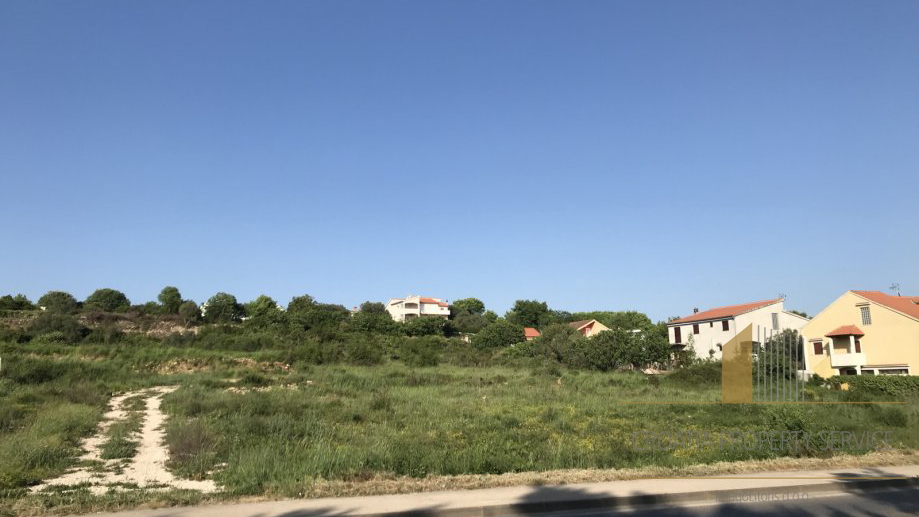 BAUGRUNDSTÜCK IDEAL FÜR DEN BAU EINE WOHNGEBAUDE, ZADAR!