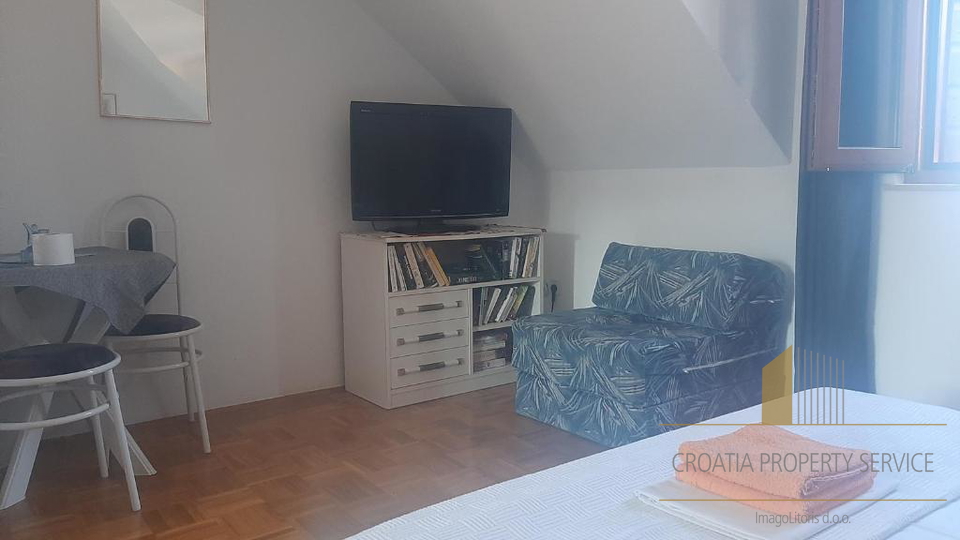 Villa in pietra con appartamenti e ristorante a 15 m dal mare - Supetar, Brač!