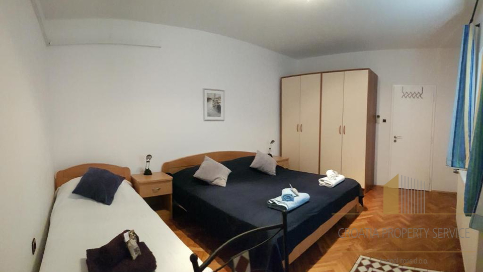 Casa con appartamenti con grande potenziale a 500 m dalla spiaggia – Supetar, isola di Brač!