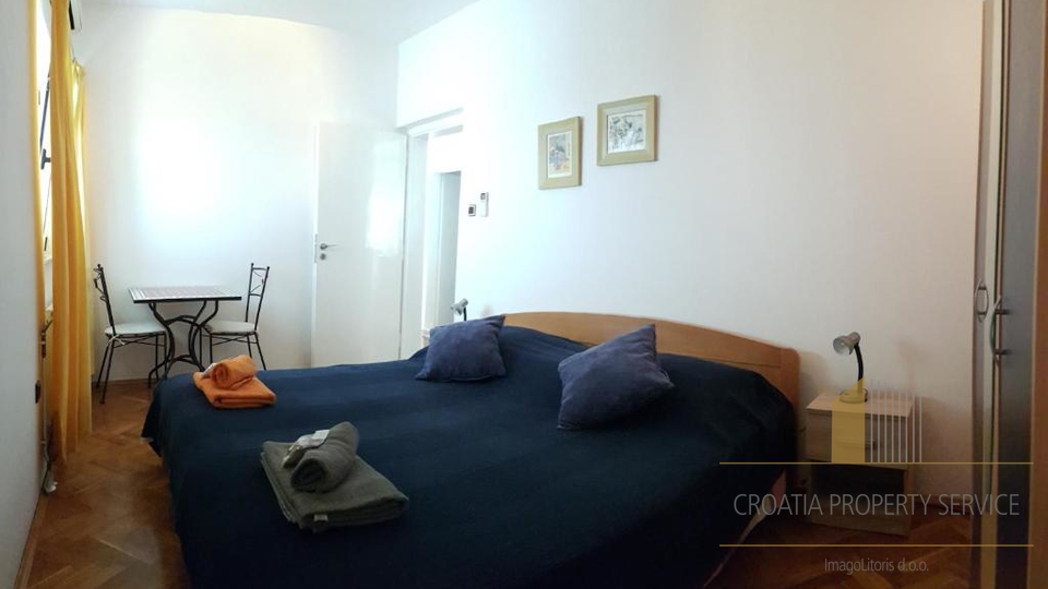 Casa con appartamenti con grande potenziale a 500 m dalla spiaggia – Supetar, isola di Brač!