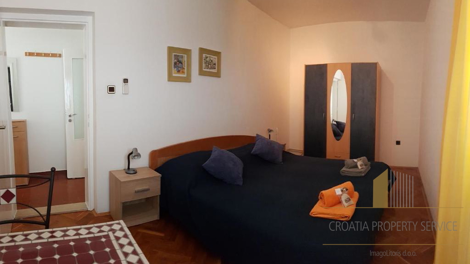 Casa con appartamenti con grande potenziale a 500 m dalla spiaggia – Supetar, isola di Brač!