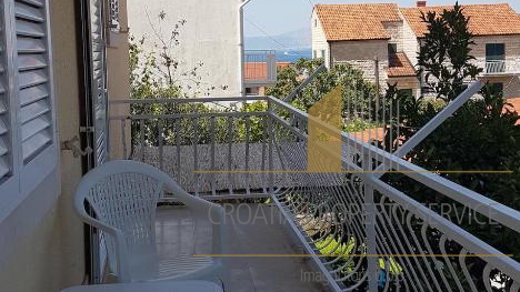 Casa con appartamenti con grande potenziale a 500 m dalla spiaggia – Supetar, isola di Brač!