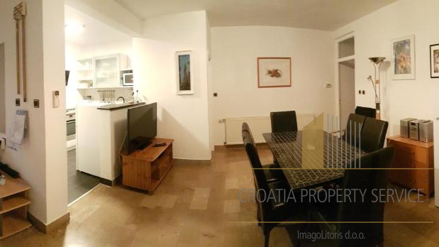 Casa con appartamenti con grande potenziale a 500 m dalla spiaggia – Supetar, isola di Brač!