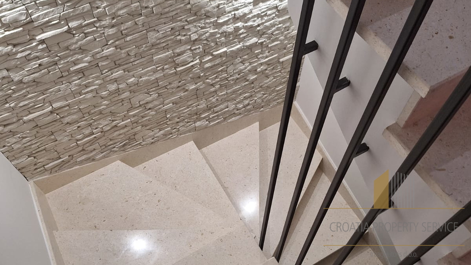 Luksuzna mediteranska vila s pogledom na more – Primošten!