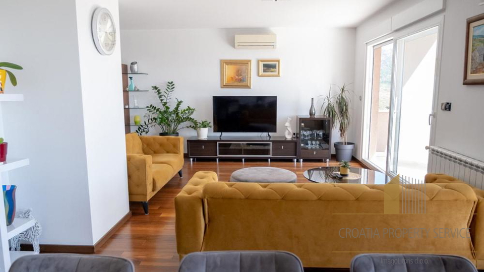 Exklusive Villa in Klis mit Panoramablick auf das Meer und Split&excl;