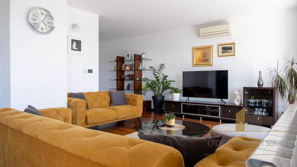 Exklusive Villa in Klis mit Panoramablick auf das Meer und Split&excl;