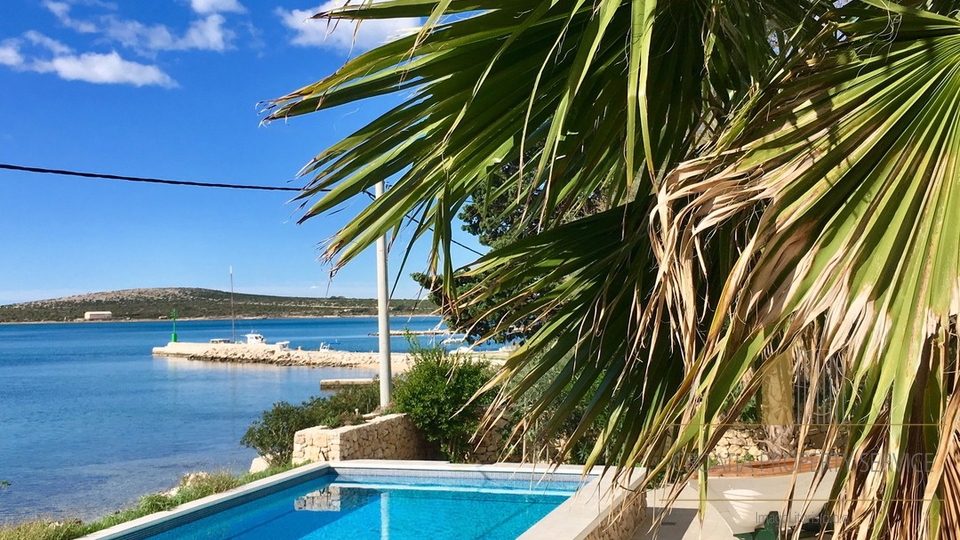 Luxusvilla erste Reihe am Meer &ndash; Ko&scaron;ljun &vert; Privater Pool &vert; Meerblick