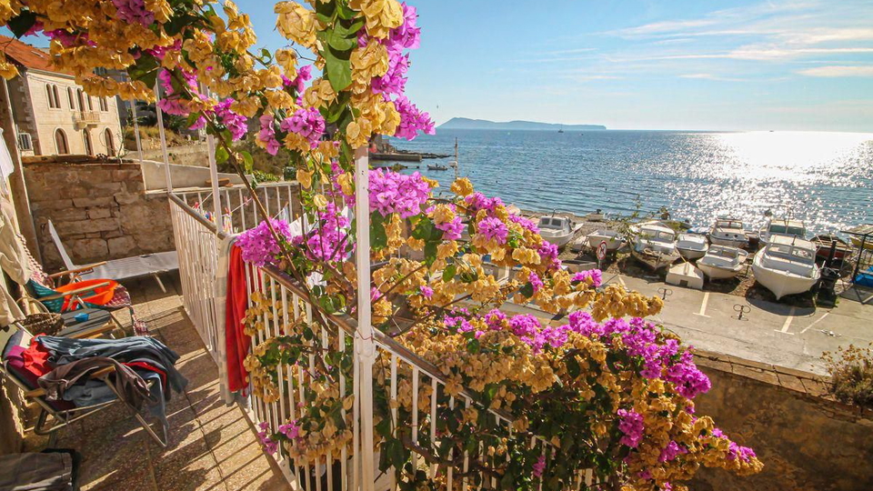 Prodaja &ndash; Ku&cacute;a prvi red do mora&comma; Komi&zcaron;a &comma; otok Vis&excl;