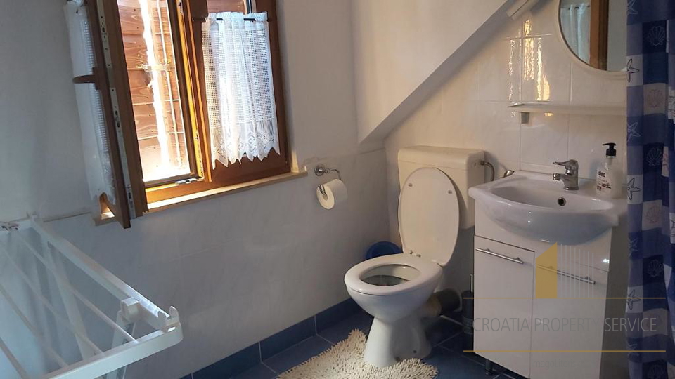 Villa in pietra con appartamenti e ristorante a 15 m dal mare - Supetar, Brač!