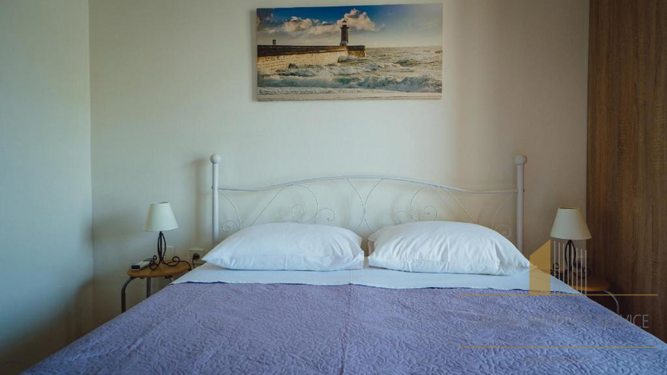 Exclusive villa in the second row from the beach with 11 apartments and a restaurant - Seget Vranjica!