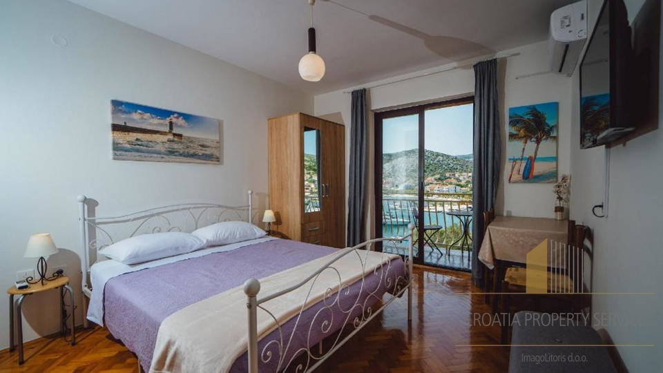 Exclusive villa in the second row from the beach with 11 apartments and a restaurant - Seget Vranjica!