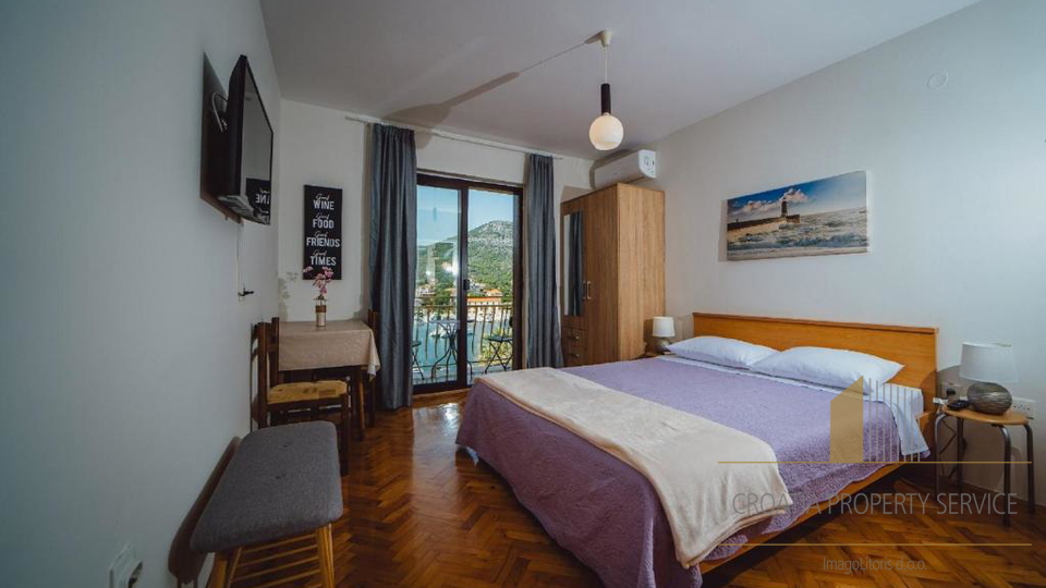 Exclusive villa in the second row from the beach with 11 apartments and a restaurant - Seget Vranjica!