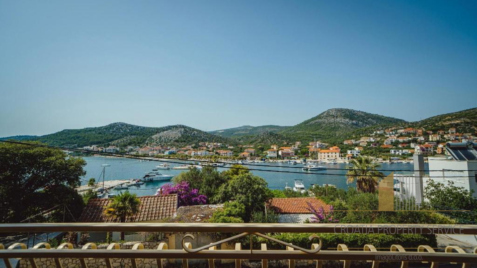 Exclusive villa in the second row from the beach with 11 apartments and a restaurant - Seget Vranjica!