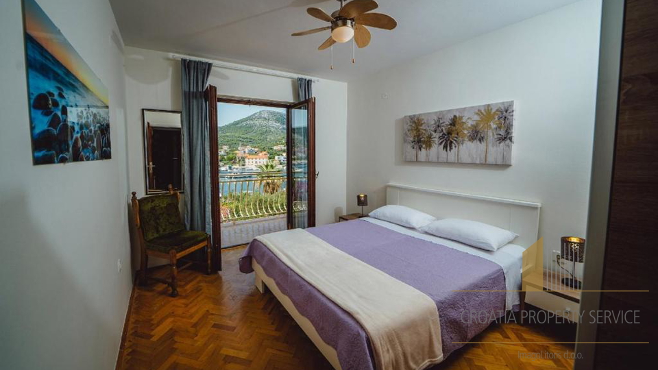 Exclusive villa in the second row from the beach with 11 apartments and a restaurant - Seget Vranjica!
