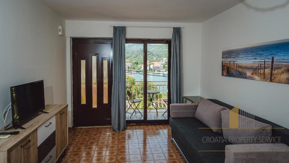 Exclusive villa in the second row from the beach with 11 apartments and a restaurant - Seget Vranjica!