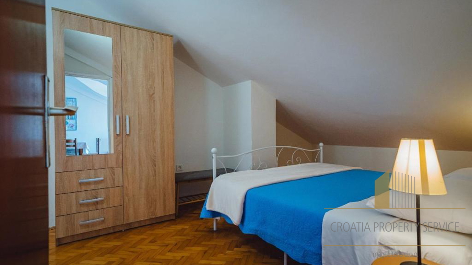 Exclusive villa in the second row from the beach with 11 apartments and a restaurant - Seget Vranjica!
