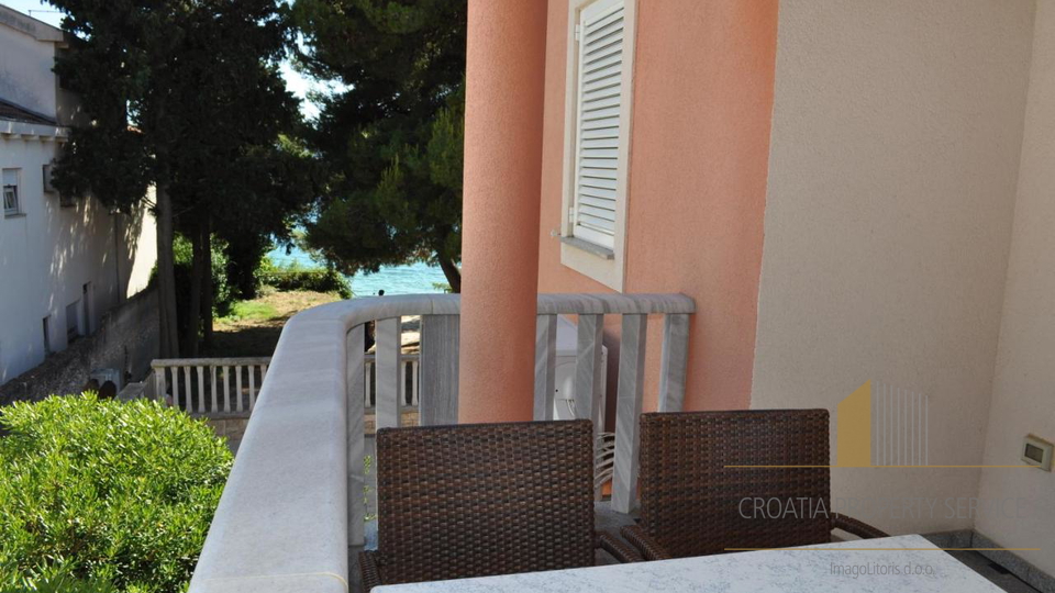 Beautiful apartment house first row to the sea – Sv. Filip i Jakov