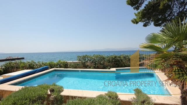 LUXURY VILLA IN THE FIRST ROW TO THE SEA, BRAČ