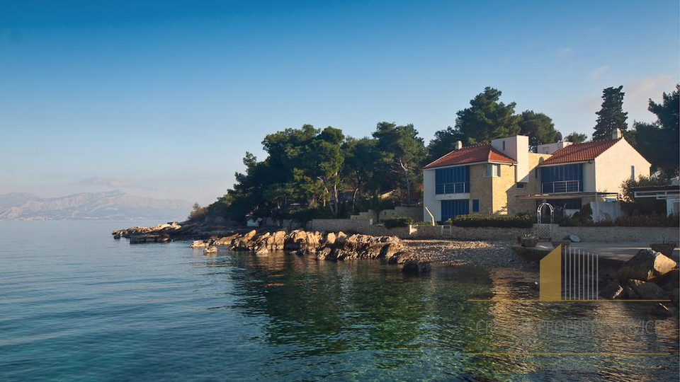 LUXUSVILLA IM ERSTEN REIHE ZUM MEER, BRAČ