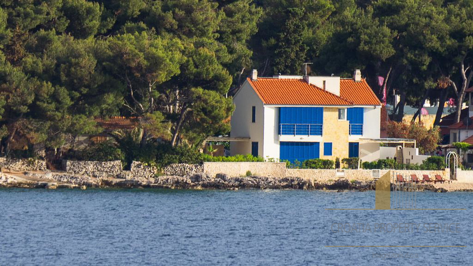 LUXUSVILLA IM ERSTEN REIHE ZUM MEER, BRAČ