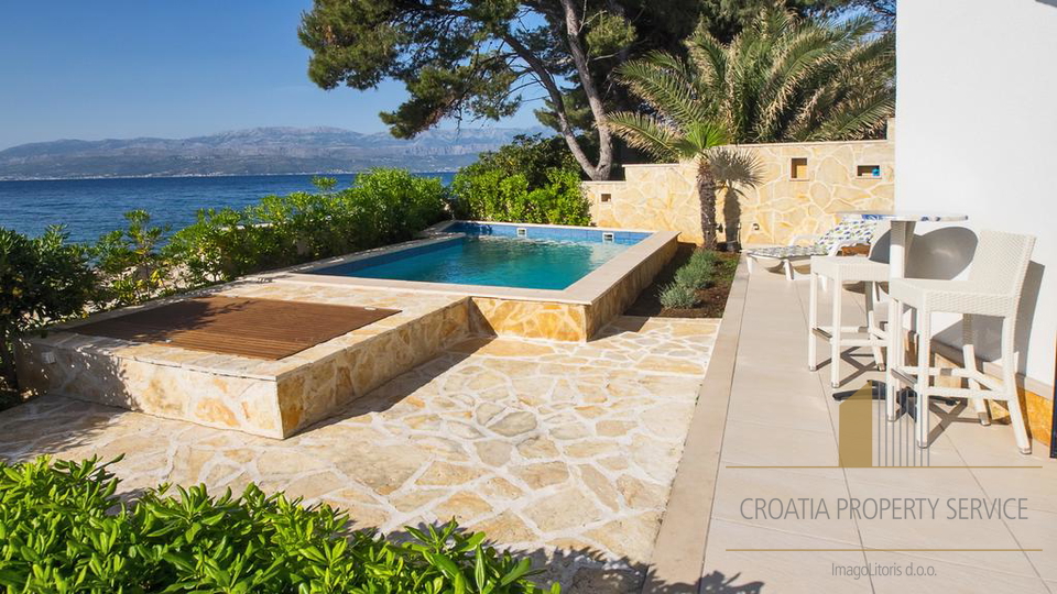 LUXURY VILLA IN THE FIRST ROW TO THE SEA, BRAČ