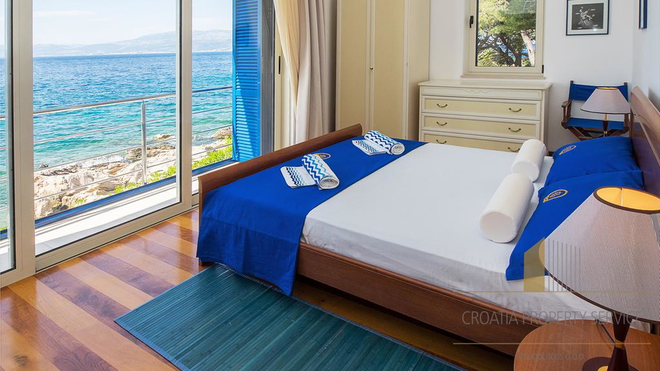 LUXURY VILLA IN THE FIRST ROW TO THE SEA, BRAČ