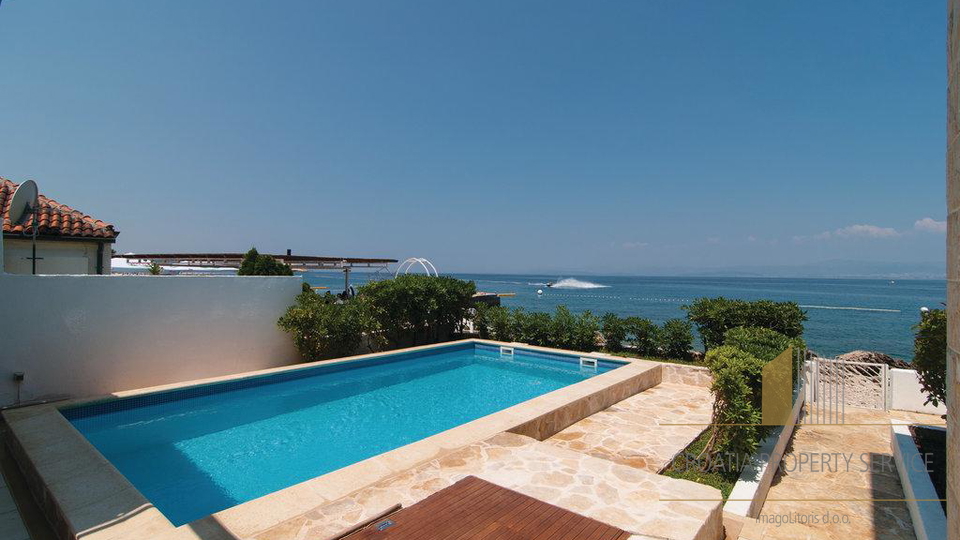 LUXURY VILLA IN THE FIRST ROW TO THE SEA, BRAČ