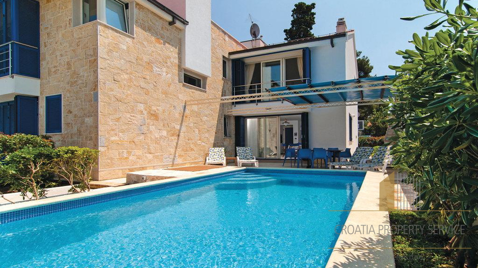 LUXURY VILLA IN THE FIRST ROW TO THE SEA, BRAČ