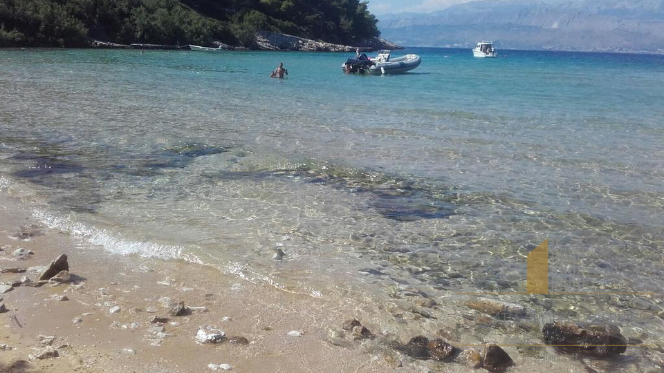 LUXUSVILLA IM ERSTEN REIHE ZUM MEER, BRAČ