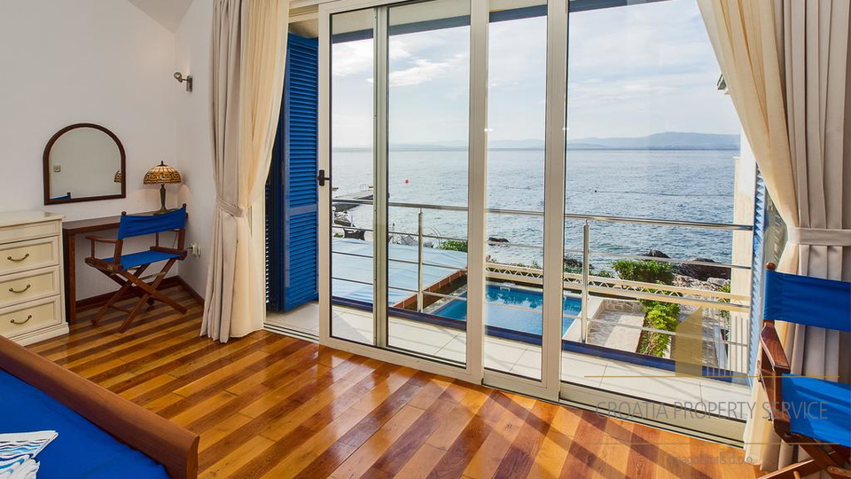 LUXURY VILLA IN THE FIRST ROW TO THE SEA, BRAČ