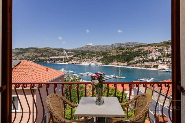 Beautiful apartment villa with a pool and sea view – Lapad, Dubrovnik!