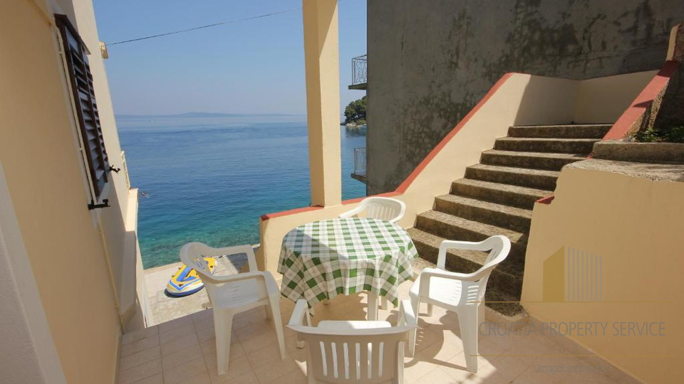 Apartmanska hi&scaron;a prvi vrsti ob pla&zcaron;i - Savar Dugi otok&excl;