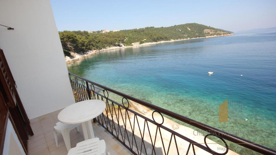 Apartmanska hi&scaron;a prvi vrsti ob pla&zcaron;i - Savar Dugi otok&excl;