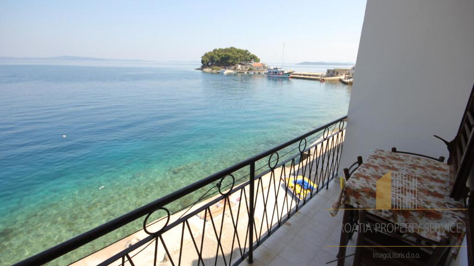 Apartmanska hi&scaron;a prvi vrsti ob pla&zcaron;i - Savar Dugi otok&excl;